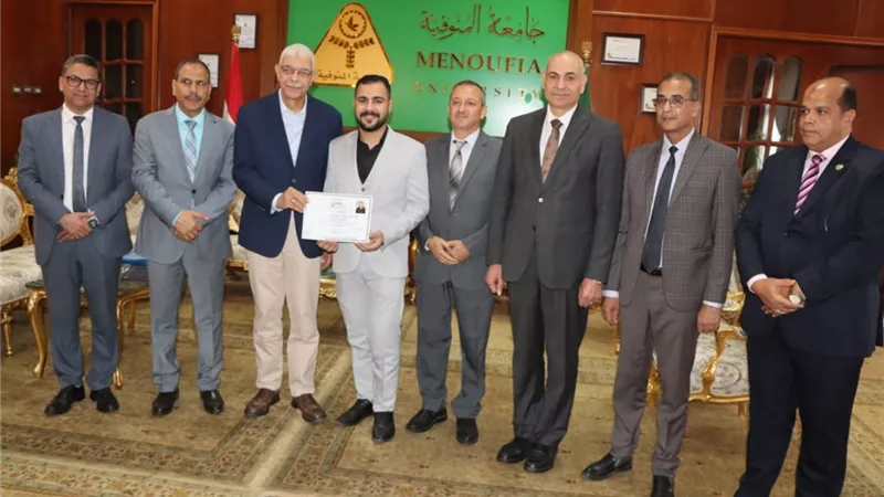رئيس جامعة المنوفية يكرم طلاب منحة الاستشعار عن بعد