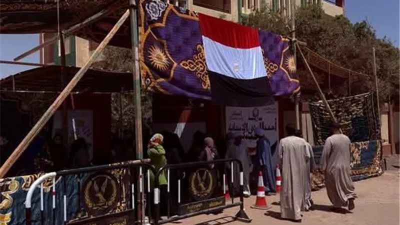 سما المصري تشارك في آخر يوم انتخابات مجلس الشيوخ 2025.. كيف ظهرت؟