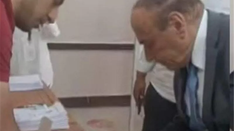 اللواء سمير فرج يدلي بصوته في انتخابات مجلس الشيوخ في اليوم الثاني للتصويت
