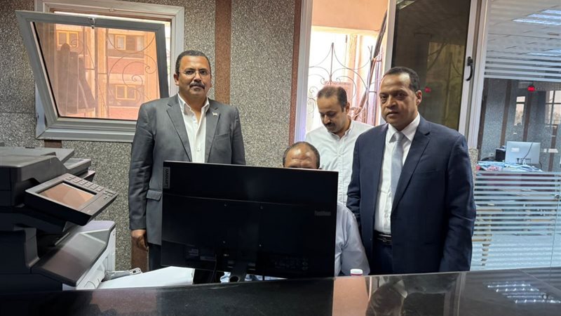 جانب من التوقيع 