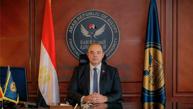 «الرقابة المالية» تضع قواعد استثمار جديدة لصناديق العقارات عبر الإنترنت