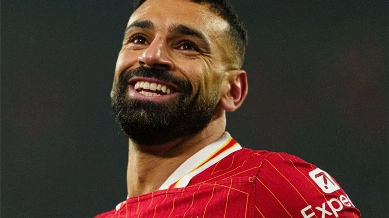محمد صلاح يتصدر قائمة المرشحين للكرة الذهبية لعام 2025