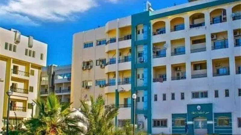 مستشفى العريش يستقبل دفعة جديدة من أطباء الجامعات لعلاج المرضى بالمجان