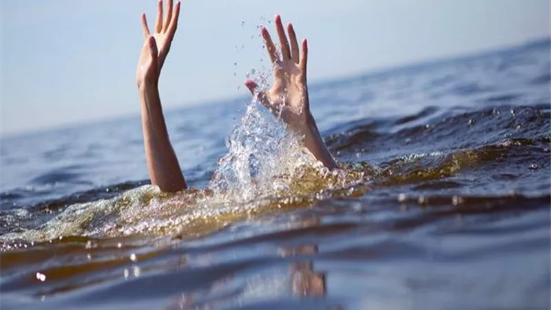  مأساة على شاطئ المقصبة.. غرق 3 شباب في البحر المتوسط بكفر الشيخ