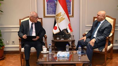 وزير النقل يبحث مع السفير الياباني بالقاهرة سبل التعاون بمجالي النقل والصناعة