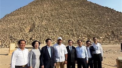 رئيس جمهورية فيتنام يزور المتحف المصري الكبير وأهرامات الجيزة (صور)