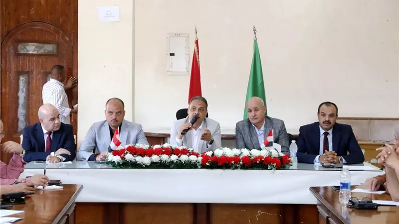 محافظ الشرقية يستجيب لمطالب أهالي أبو حماد.. ويوجه بحلول عاجلة لمشاكلهم