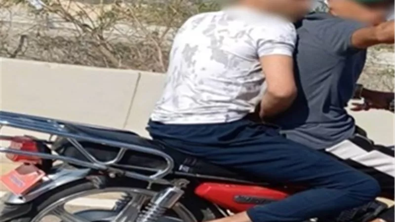 بأسلوب الخطف.. الأمن يكشف حقيقة فيديو سرقة هاتف بالإسكندرية.. ويضبط المتهمين 
