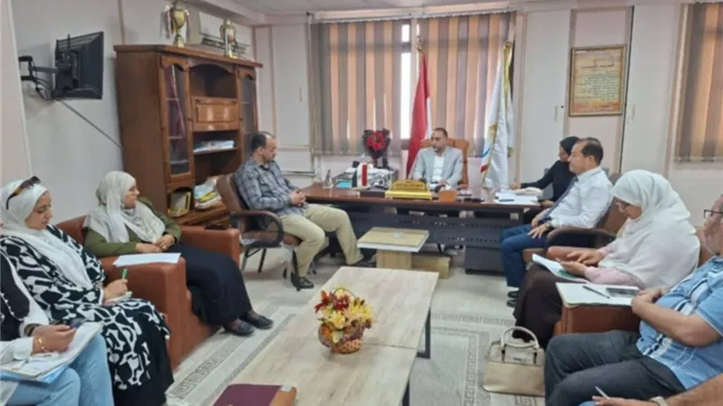 وكيل صحة شمال سيناء يجتمع بمديري الإدارات الفنية لمناقشة تطوير الخدمات الطبية 