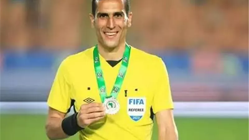 اتحاد الكرة يعلن طاقم حكام مباراة الأهلي وسموحة في الدوري