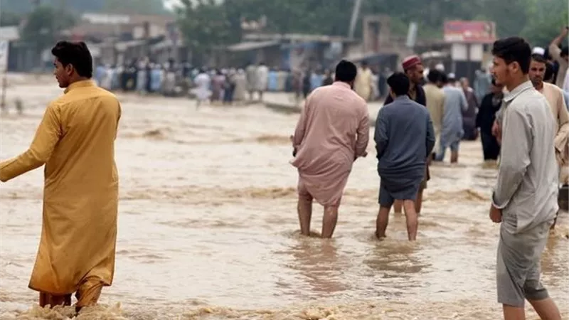 ضحايا بالمئات.. جراء أمطار وفيضانات شمال دولة باكستان