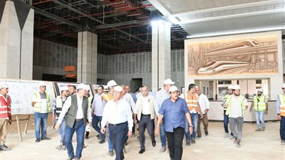 وزير النقل يتابع التشطيبات النهائية لمحطات الخط الأول بشبكة القطار الكهربائي السريع