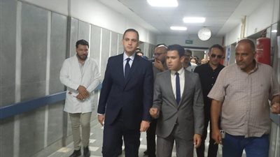 نائب وزير الصحة يتفقد مستشفى الضبعة لمتابعة مصابي حادث طريق الإسكندرية– مطروح