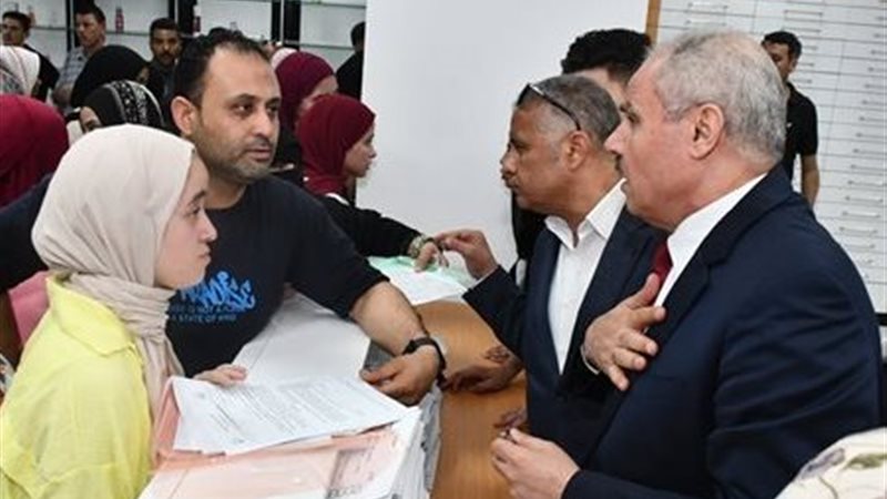  رئيس جامعة قناة