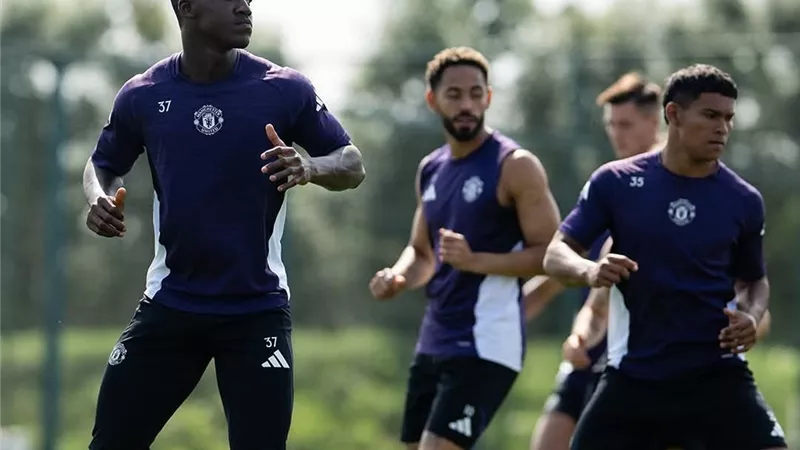 كونيا في الهجوم.. تعرف على تشكيل مانشستر أمام آرسنال في بطولة الدوري 