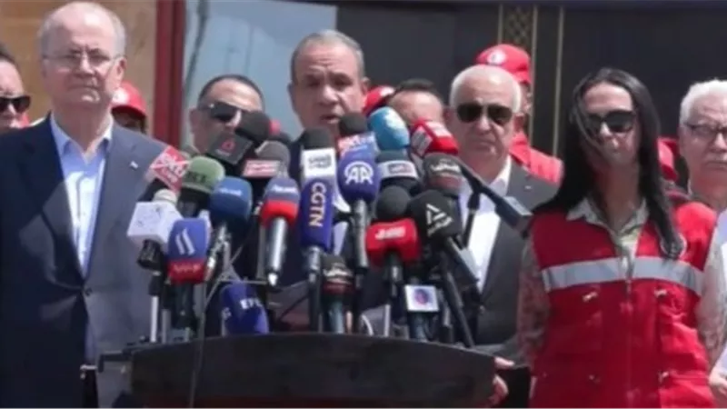  وزير الخارجية المصري من أمام معبر رفح: أكثر من 5 معابر تربط إسرائيل بقطاع غزة