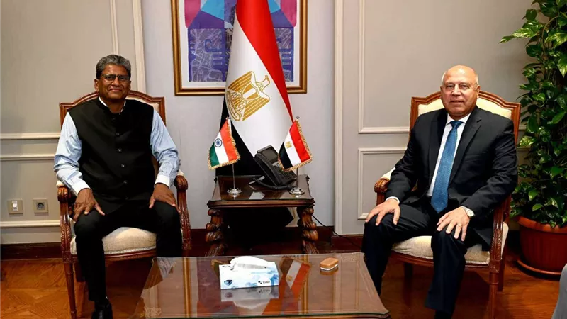 وزير النقل يستقبل سفير الهند بالقاهرة لبحث سبل التعاون بين البلدين