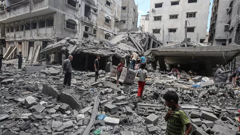 إعلام فلسطيني: شهداء ومصابون في قصف الاحتلال لمنزل جنوب مخيم النصيرات بغزة