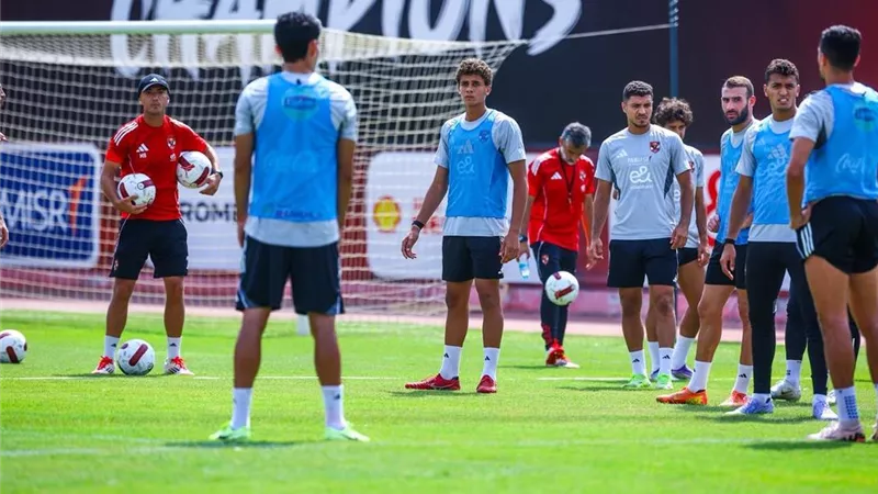 بعد انتهاء المران .. لاعبو الأهلي في كفر الشيخ لحضور عزاء والد «الشناوي»