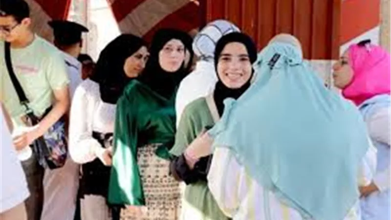 طلاب الثانوية العامة بالدور الثاني.. يؤدون امتحان مادة الرياضيات البحتة