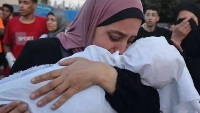 استشهاد 35 فلسطيني بغزة منذ الصباح.. وإسرائيل تقتل طفلا كل 40 دقيقة