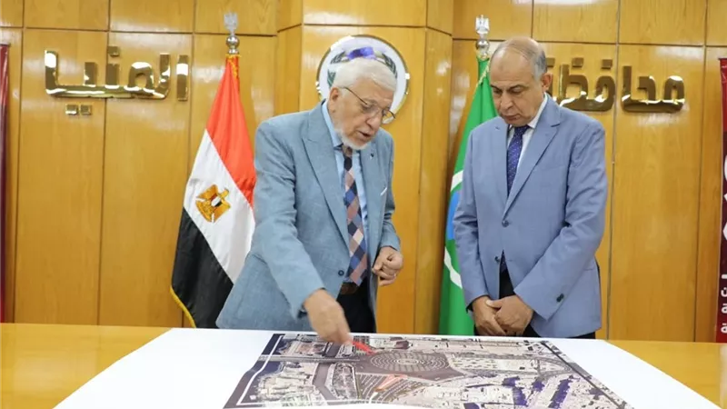 محافظ المنيا يناقش مشروعات جديدة لتخفيف الزحام وتحسين الحركة المرورية
