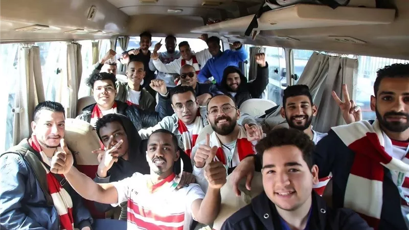 تحرك حافلات جماهير الزمالك إلى برج العرب استعدادًا لمواجهة سموحة
