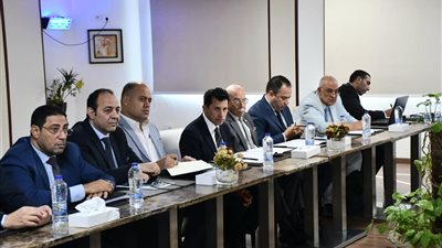 وزير الشباب والرياضة يترأس اجتماعًا مع عددٍ من مسئولي الشؤون القانونية بالأندية