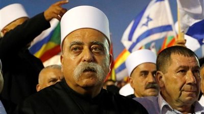 الاحتلال الإسرائيلي يضرب جنوب سوريا بحجة حماية الدروز في السويداء