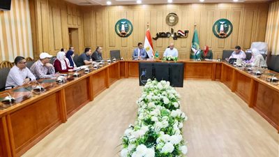 نائب محافظ المنوفية يناقش آليات عمل اللجان المختصة بمراجعة اعتبارات الأمن والسلامة ومحددات السرعة