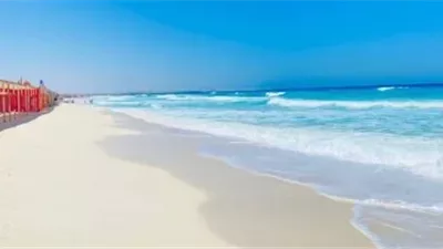 ارتفاع الأمواج يغلق شواطئ مطروح.. توجيه المصطافين لروميل والبنست والنخيل (تفاصيل)