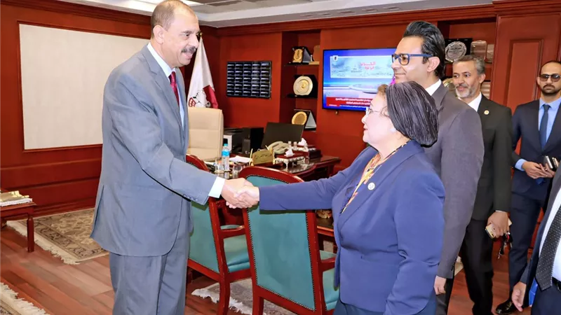 محافظ سوهاج يبحث مع نائب وزير الصحة الملف الصحي بالمحافظة