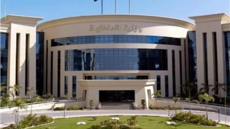 ضبط القائم على إدارة موقع إلكتروني بدون ترخيص