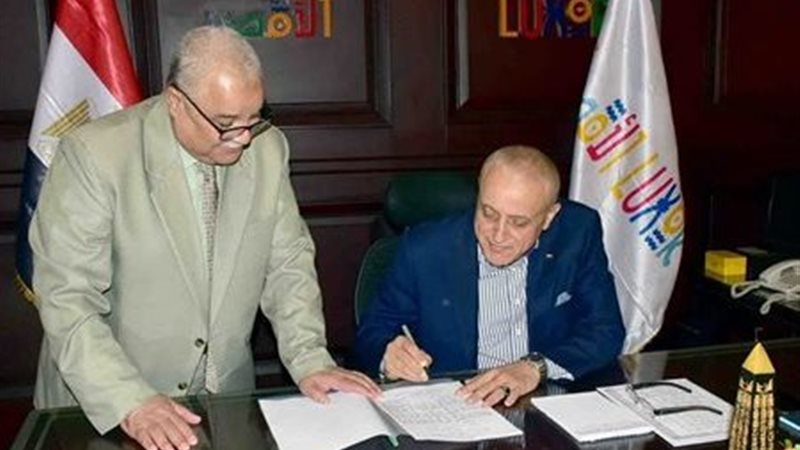  محافظ الأقصر يعتمد