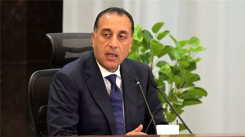 مدبولي يستعرض خطط تطوير المطارات وتطبيق المعايير الدولية