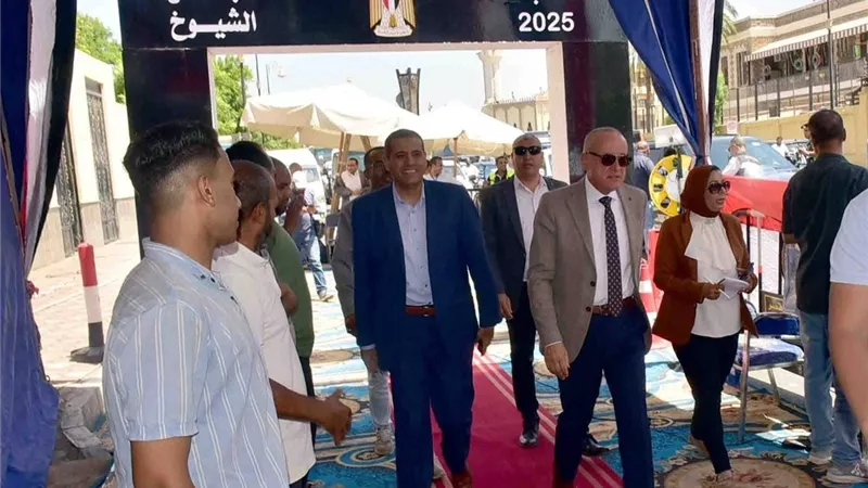 محافظ الأقصر يتفقد اللجان الانتخابية لجولة الإعادة في ماراثون «الشيوخ»
