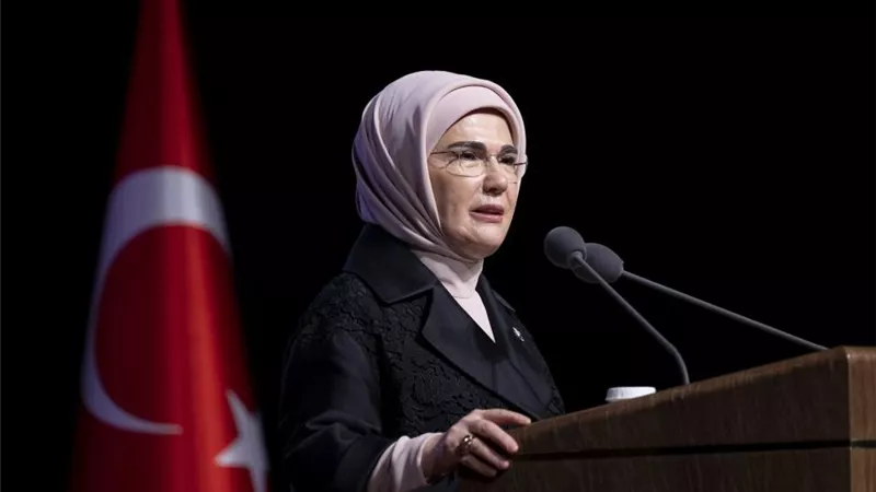 زوجة أردوغان لنظيرتها الأمريكية: أطفال أوكرانيا ليسوا أقل أهمية من نظرائهم بغزة