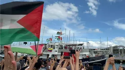 الاحتلال يعيد 28 إسبانيًا من أسطول الصمود بعد احتجازهم بصورة مهينة