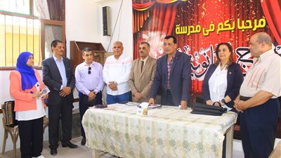 وكيل تعليم سوهاج يفتتح معرض النشاط الصيفي لتنمية القدرات الصحفية