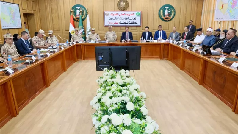 محافظ المنوفية يبحث مع قوات الدفاع الشعبي والعسكري تنفيذ مشروع «صقر 154»