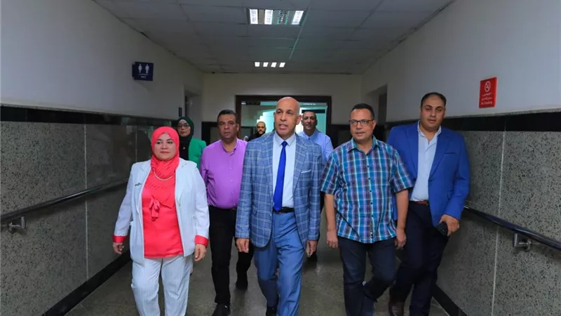 جوله تفقدية لرئيس جامعة كفرالشيخ داخل المستشفى الجامعي للاطمئنان على الخدمة المقدمة للمواطنين