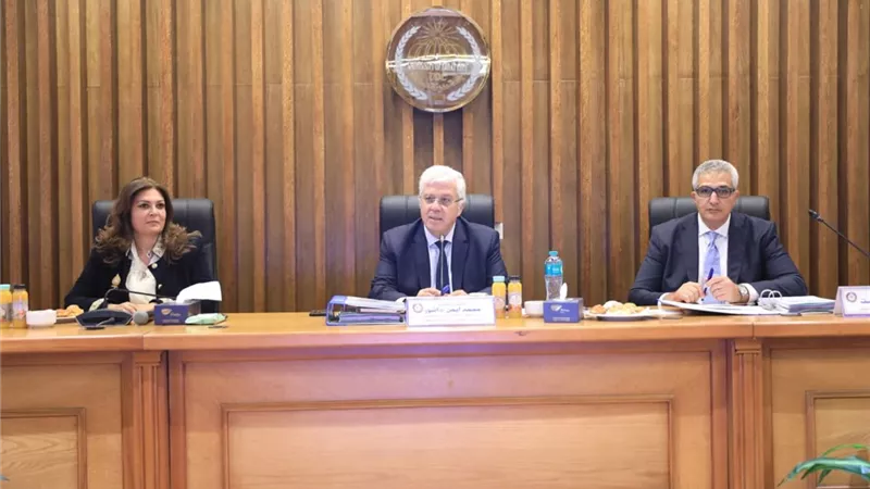 وزير التعليم العالي يوجه بالاستعداد المبكر للعام الدراسي الجديد.. وإعلان الجداول الدراسية 