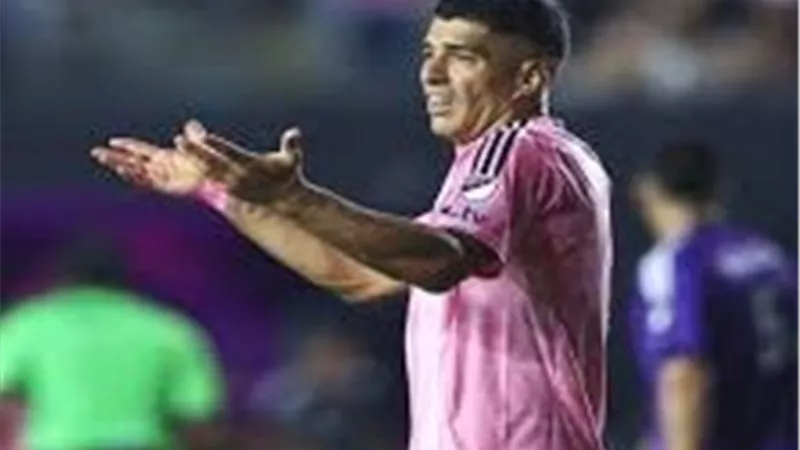 في الدوري الأمريكي.. سواريز يعتذر بعد واقعة البصق على أحد أعضاء طاقم سياتل
