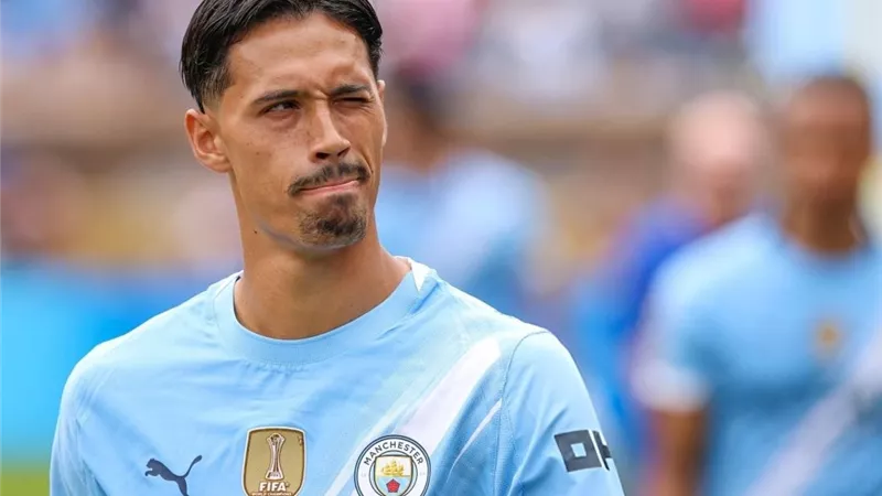 تيجاني ريندرز يحصد جائزة أفضل لاعب في مانشستر سيتي عن شهر أغسطس 