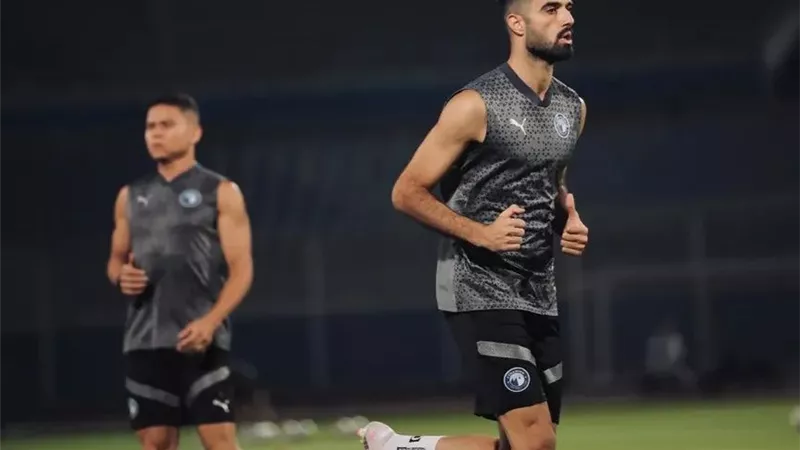 طبيب بيراميدز يكشف مدة غياب مدافع الفريق محمود مرعي عن صفوف السماوي 