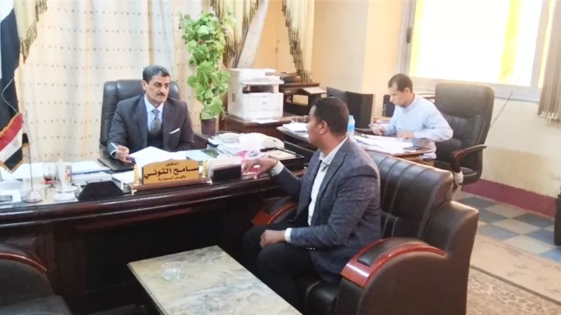الرقابة على الأسواق وأهلا مدارس..محمود حسن يفتح ملف التموين فى حوار مع وكيل الوزارة بسوهاج