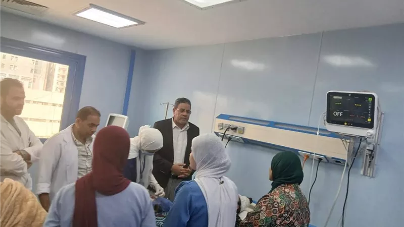 وكيل صحة المنوفية يزور الطبيبة المصابة فى حادث سير