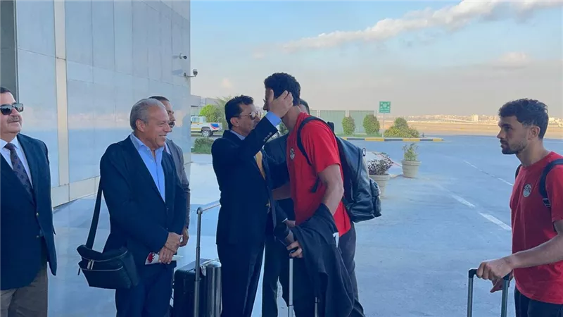 وزير الرياضة يستقبل بعثة المنتخب الوطني بمطار القاهرة عقب العودة من بوركينا فاسو