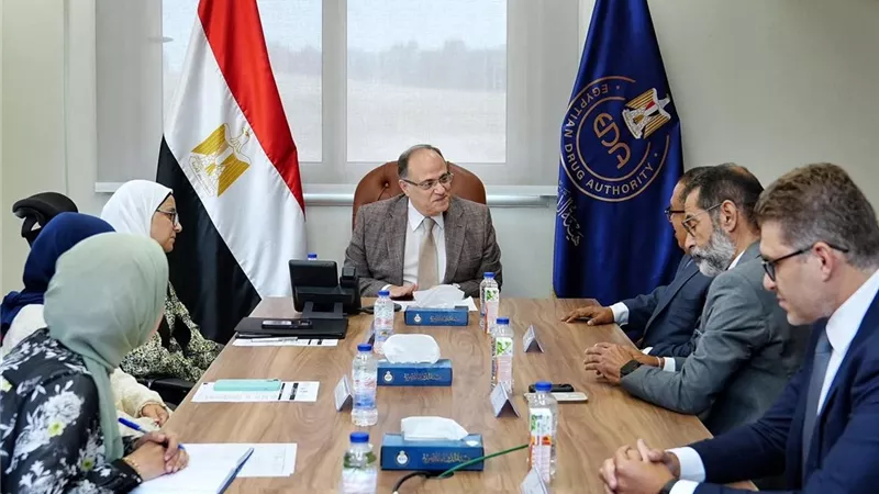 رئيس هيئة الدواء يبحث مع 