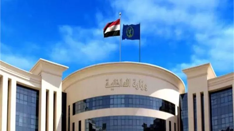 الداخلية تكشف حقيقة محاولة تخدير سيدة داخل سيارة نقل ذكي بالقاهرة